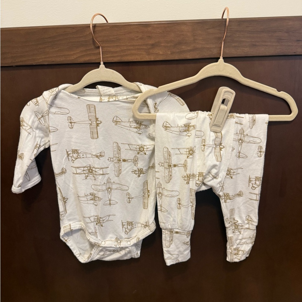Kate Quinn White and Gold Airplane Print Baby Matching Set
